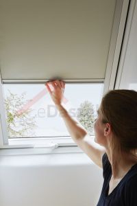 Roleta ROTO zaciemniająca elektryczna ZRV E do okien serii R4/R7