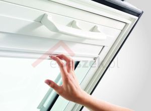 Roleta ROTO zaciemniająca elektryczna ZRV E do okien serii Q4