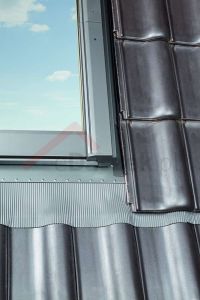 Kołnierz ROTO do okna seria Q z WD EDW do pokryć falistych o wysokości profilu do 8 cm